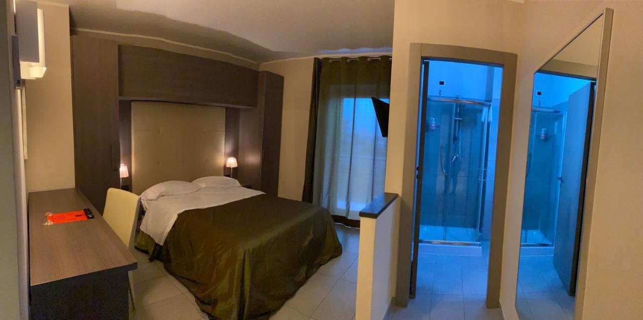 Victoria Hotel 3*